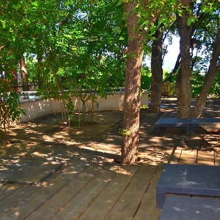 Maison De La Vigne Πανσιόν 3*